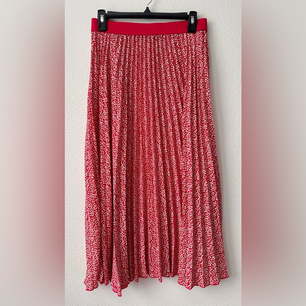 Vince Camuto Deep Pink and White Printed  Pleated Flowy Skirt with elastic waist